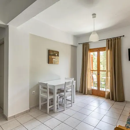 Lefkis & Aparthotel