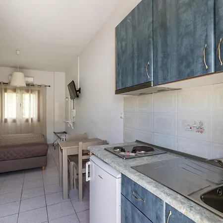 Apart Otel Lefkis & 4*