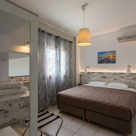 Lefkis & Aparthotel