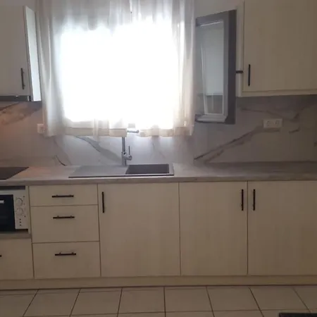 Lägenhetshotell Lefkis & 4*