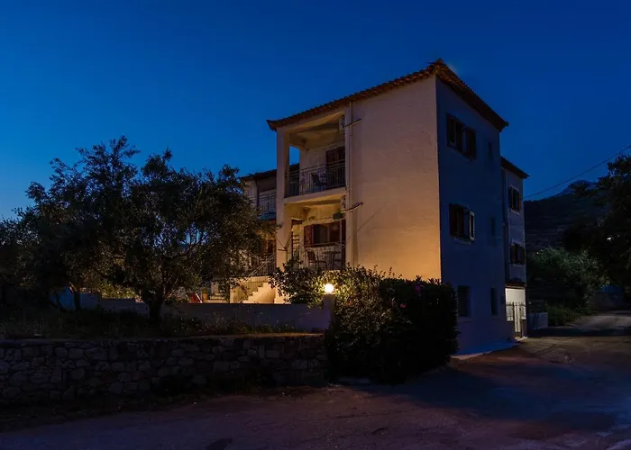 Apart-hotel Lefkis & Stoúpa